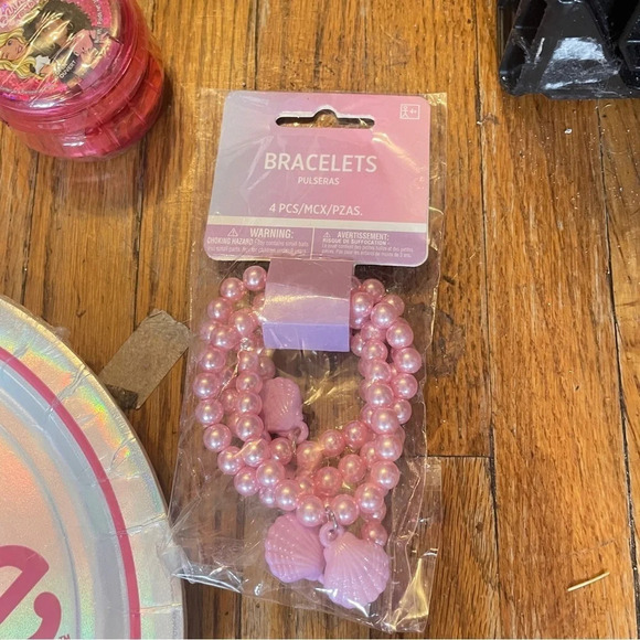 Barbie bundle of cute little things - Picture 9 of 9